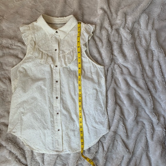 ANTHROPOLOGIE Maeve Ivory Floral Ruffle Button-Up - Picture 9 of 10